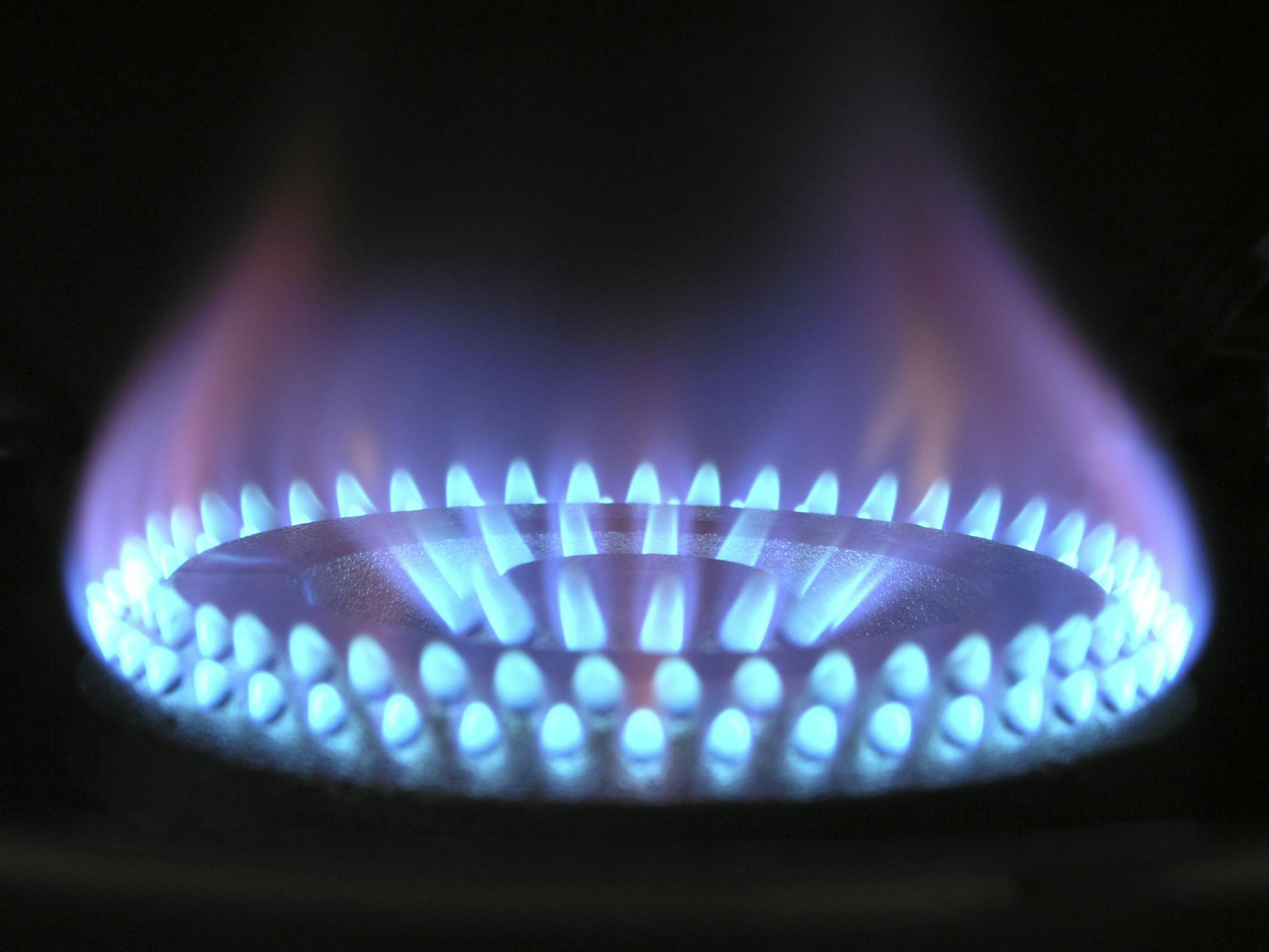 gas stove flame color meaning blue vs yellow