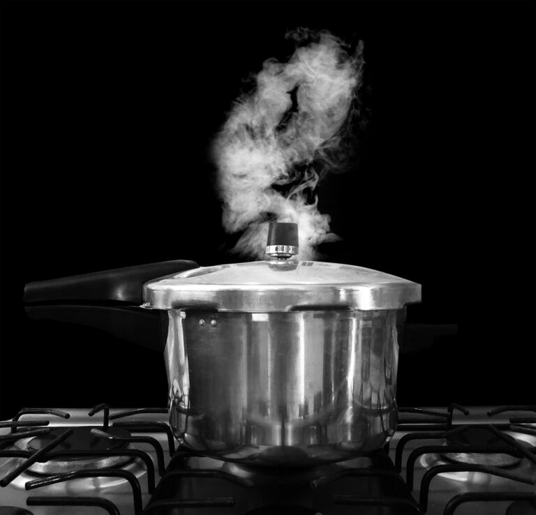 pressure cooker safety tips for Indian kitchens